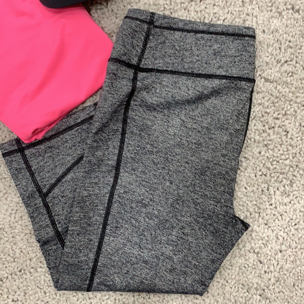 VSX Knockout Capri Leggings - Picture 2 of 5